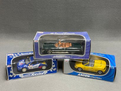 ANSON. 
Trois véhicules au 1/18ème en carton...