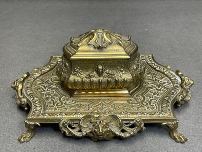 Coffret , encrier et chevalet en bronze doré....