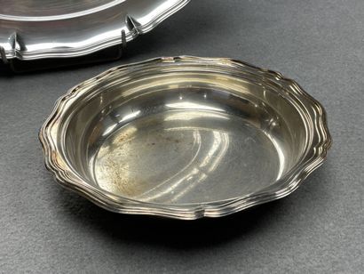Deux plats ovales, plat rond et plat creux....