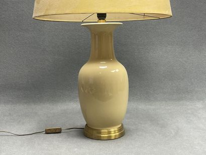 Grande lampe de salon en céramique émail...
