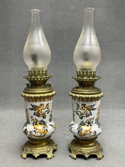 GIEN Paire de lampes à pétrole en faïence,...
