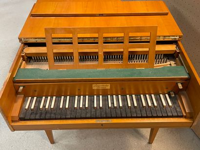 Sperrhake Passau. 
Clavecin. 
83 x 145 x...