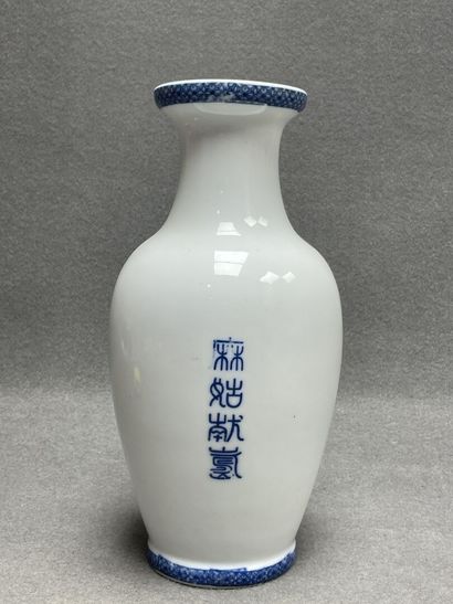 Vase en porcelaine de Chine. 
H. :35 cm.