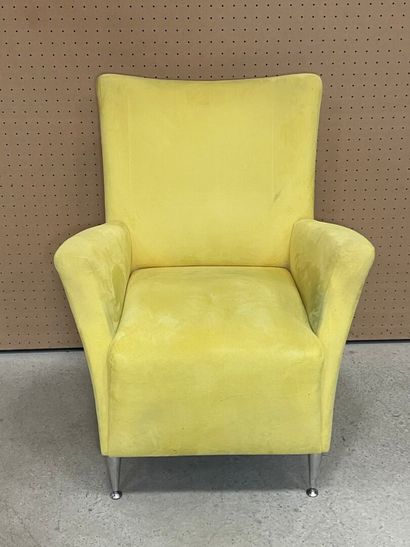 Laauser. 
Fauteuil jaune années 1990
H. :94...