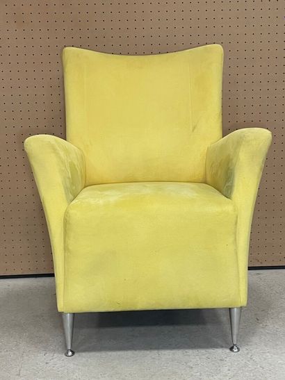 Laauser. 
Fauteuil jaune années 1990
H. :94...