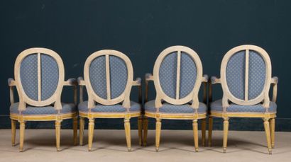 Deux paires de fauteuils médaillons, rechampis...