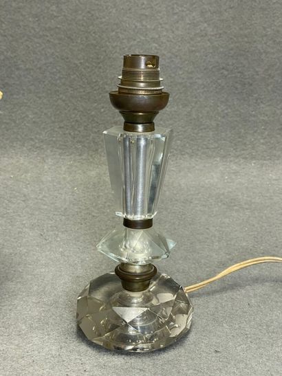 Ensemble de trois petites lampes en verre...