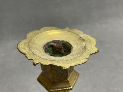 Paire de bougeoirs en bronze XVIII°. 
H....
