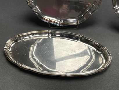 Deux plats ovales, plat rond et plat creux....