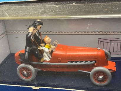 HERGE Moulinsart, en voiture TINTIN 
6 véhicules...