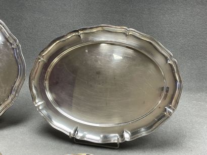 Deux plats ovales, plat rond et plat creux....