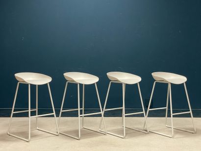Quatre tabourets de bar modernes
H. :84 cm....