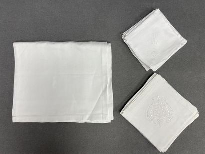 Nappe et douze serviettes monogrammé SC....