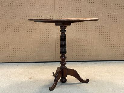 Guéridon tripode en acajou, dessus cuir
Milieu...