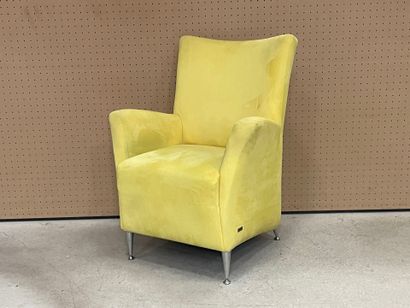 Laauser. 
Fauteuil jaune années 1990
H. :94...