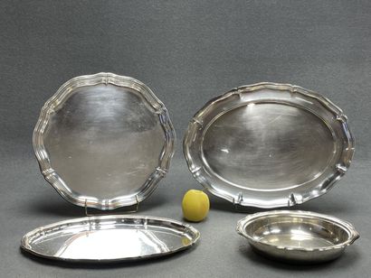 Deux plats ovales, plat rond et plat creux....