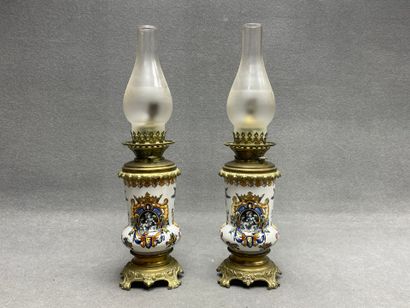 GIEN Paire de lampes à pétrole en faïence,...