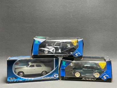 SOLIDO. 
Trois véhicules au 1/18ème en carton...