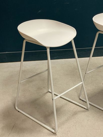 Quatre tabourets de bar modernes
H. :84 cm....