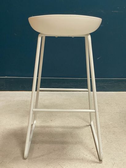 Quatre tabourets de bar modernes
H. :84 cm....