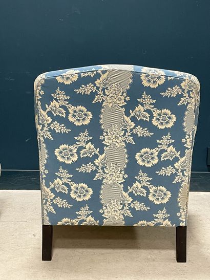 Fauteuil et repose pied de style anglais....