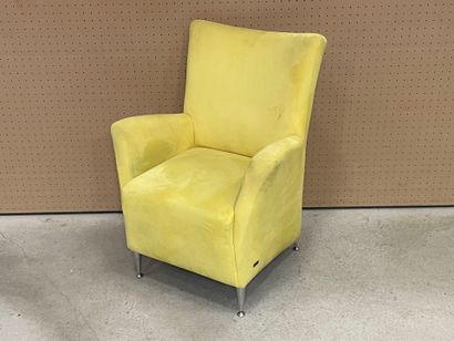 Laauser. 
Fauteuil jaune années 1990
H. :94...