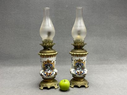 GIEN Paire de lampes à pétrole en faïence,...