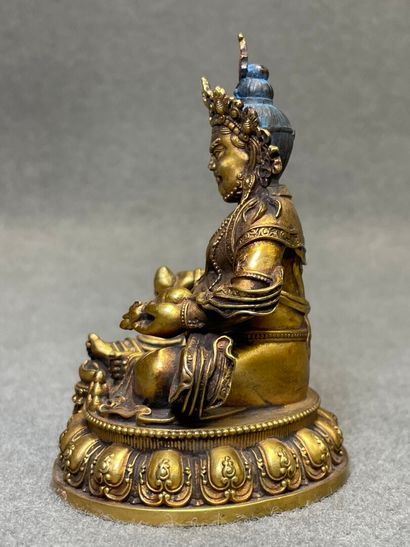 Bouddha en bronze patiné et doré.
XX°
H:...