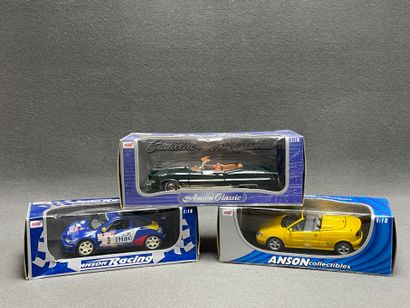 ANSON. 
Trois véhicules au 1/18ème en carton...