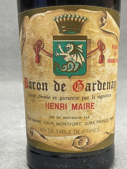 4 bouteilles:
-Arbois, Cuvée de la libération,...