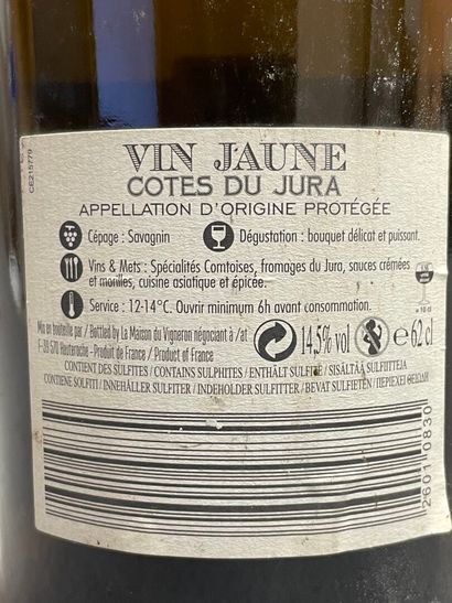 VIN JAUNE. Côtes du Jura. Domaine Léon Palais....