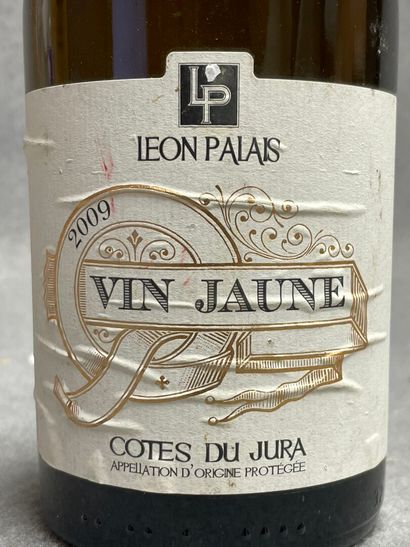 VIN JAUNE. Côtes du Jura. Domaine Léon Palais....