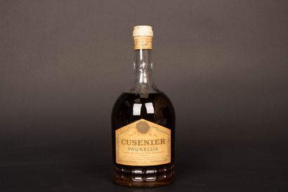 Cusenier Prunellia. 
Liqueur à la fine champagne....