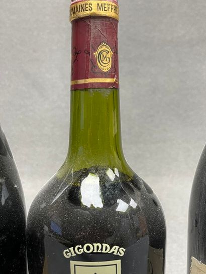 GIGONDAS: 9 bouteilles: 
-Domaine du Pesquier,...