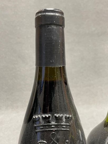 GIGONDAS: 9 bouteilles: 
-Domaine du Pesquier,...