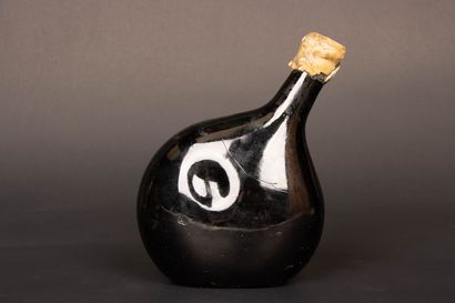 Vieille bouteille d'Armagnac ou cognac avec...