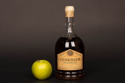 Cusenier Prunellia. 
Liqueur à la fine champagne....
