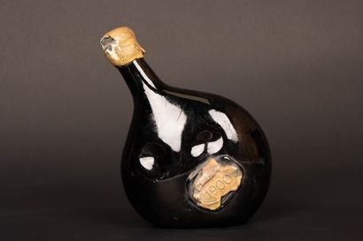 Vieille bouteille d'Armagnac ou cognac avec...