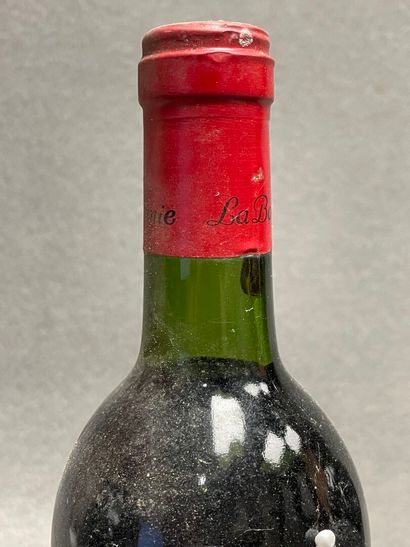 MOUTON CADET. 1982, 4 bouteilles. 
sans millésime,...