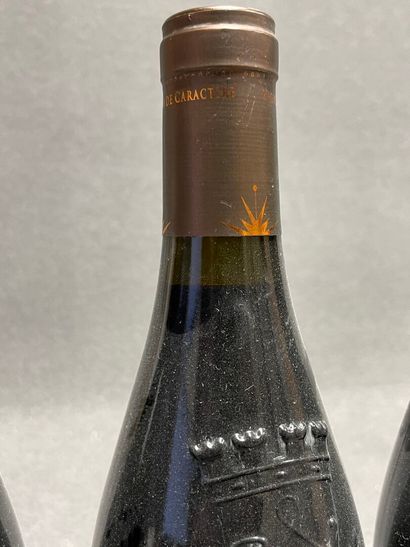 GIGONDAS: 9 bouteilles: 
-Domaine du Pesquier,...