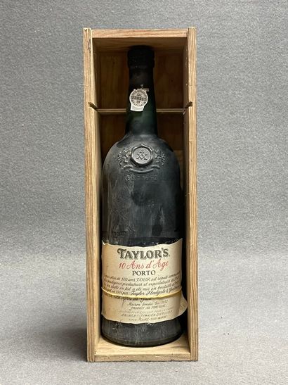 PORTO. Taylor's 10 ans d'age. Magnum.