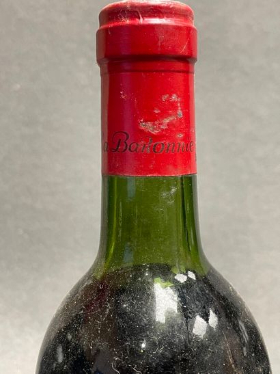 MOUTON CADET. 1982, 4 bouteilles. 
sans millésime,...