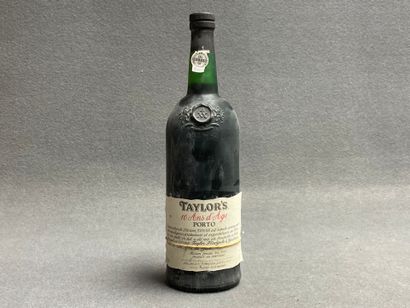 PORTO. Taylor's 10 ans d'age. Magnum.