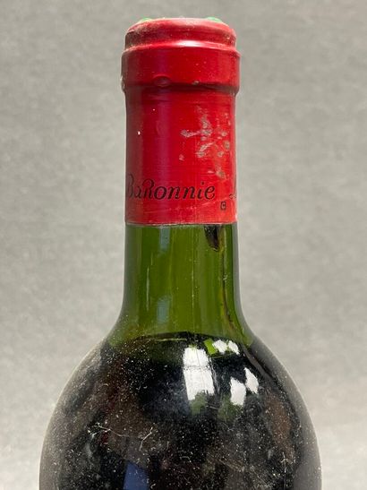 MOUTON CADET. 1982, 4 bouteilles. 
sans millésime,...