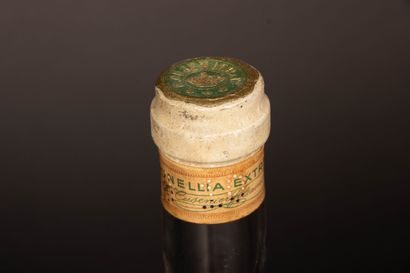 Cusenier Prunellia. 
Liqueur à la fine champagne....