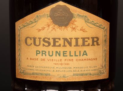 Cusenier Prunellia. 
Liqueur à la fine champagne....