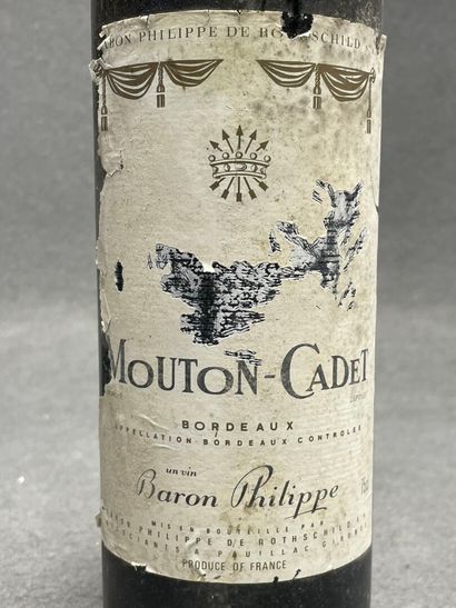 MOUTON CADET. 1982, 4 bouteilles. 
sans millésime,...