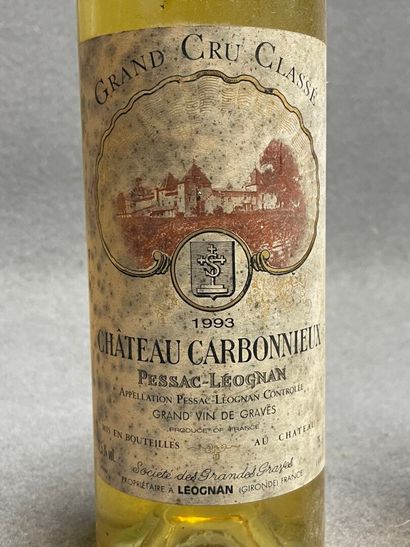 2 bouteilles: 
-Chateau Carbonnieux, 1993....