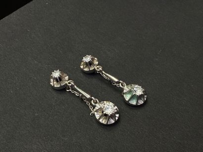 Paire de boucles d'oreille en or et diamants.
Or...
