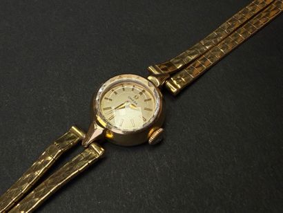OMEGA Montre de dame en or 750°/00.
Bracelet...